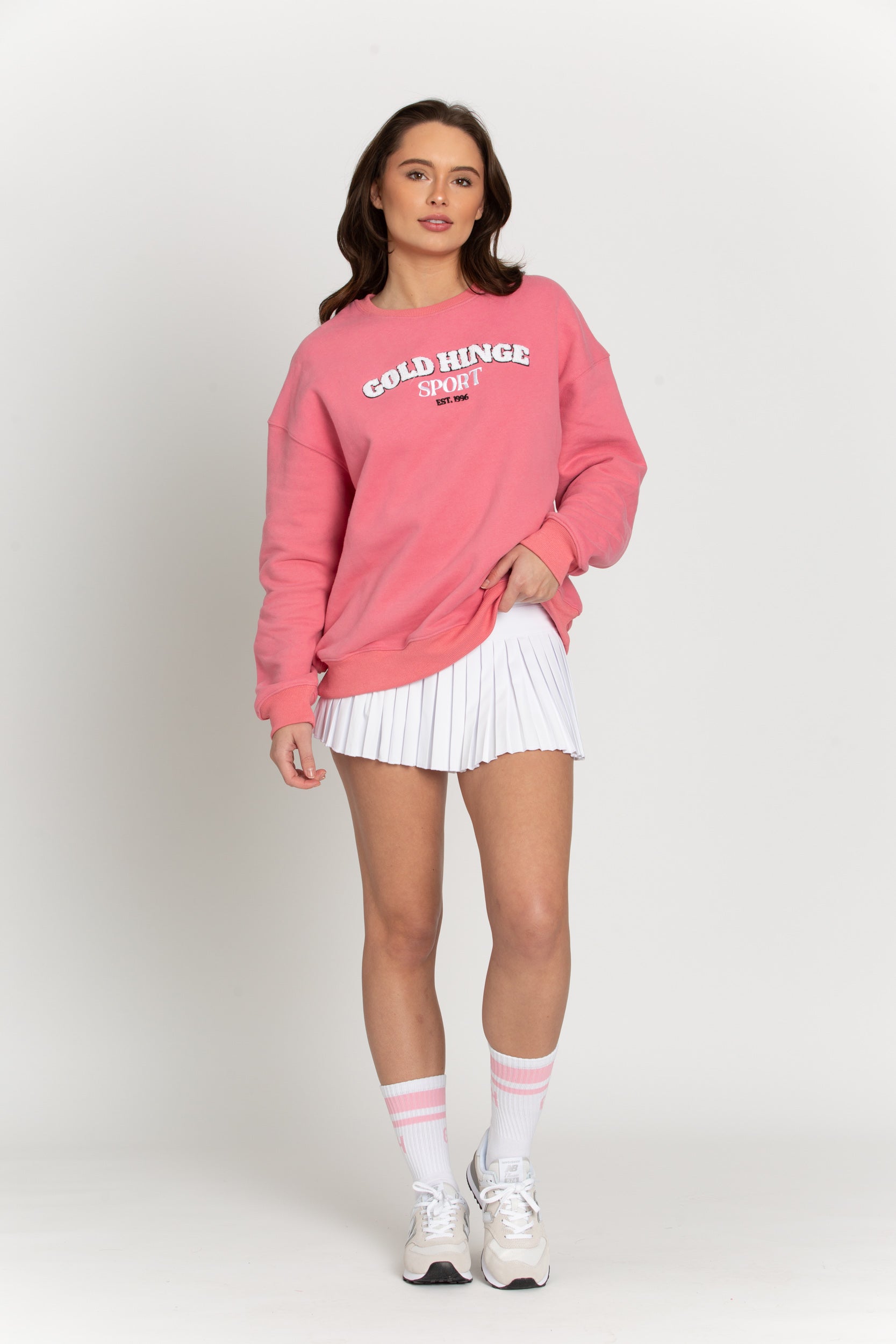 White tennis discount skirt with sweatshirt